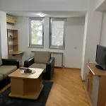 Lovely Square Purple Velvet 43 Macedonia Stree Скоп'є