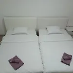 Lejlighed Lovely Square Purple Velvet 43 Macedonia Stree