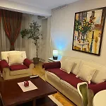 Lovely Square Purple Velvet 43 Macedonia Stree * Скоп'є