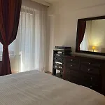 Lejlighed Lovely Square Purple Velvet 43 Macedonia Stree