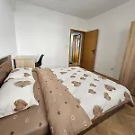 Апартаменти Lovely Square Purple Velvet 43 Macedonia Stree Скоп'є