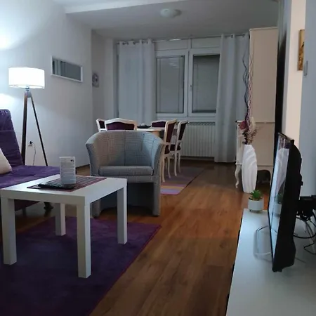 Lovely Square Purple Velvet Apartment Skopje