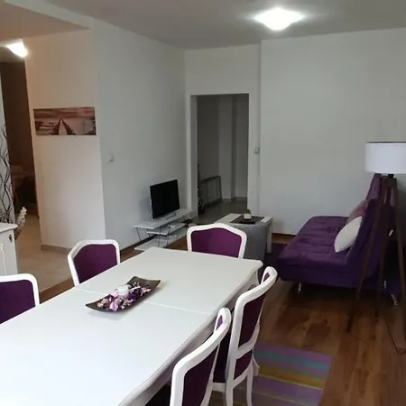 Lovely Square Purple Velvet * Skopje