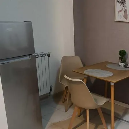 Lovely Square Purple Velvet Apartment Skopje
