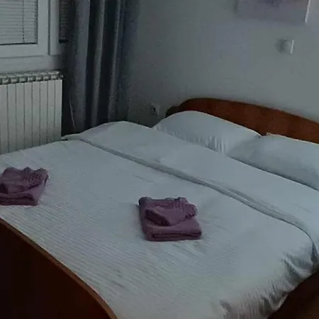 Lovely Square Purple Velvet 43 Macedonia Stree *