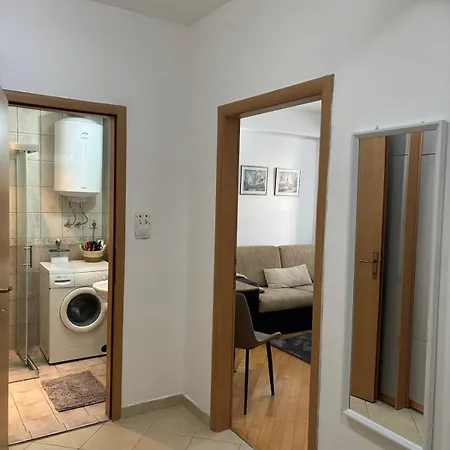 Appartement Lovely Square Purple Velvet 43 Macedonia Stree