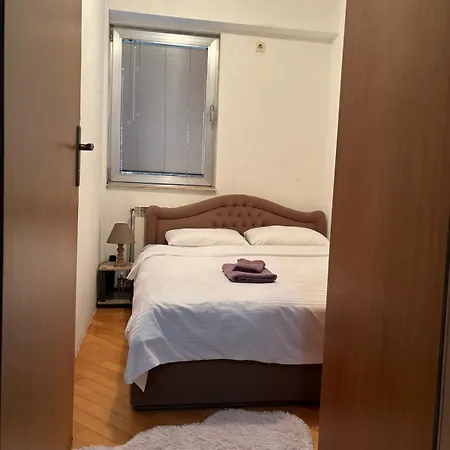 Lovely Square Purple Velvet Apartment *