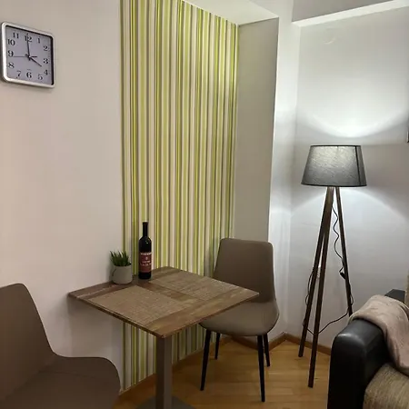 Lovely Square Purple Velvet Apartment Skopje