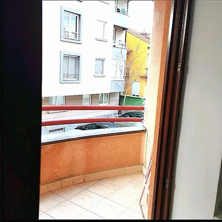 Apartment Lovely Square Purple Velvet 43 Macedonia Stree