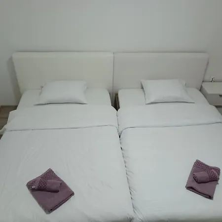 شقة Lovely Square Purple Velvet 43 Macedonia Stree