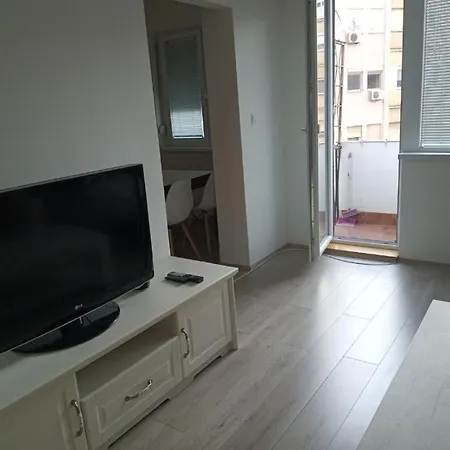 Apartment Lovely Square Purple Velvet 43 Macedonia Stree Skopje