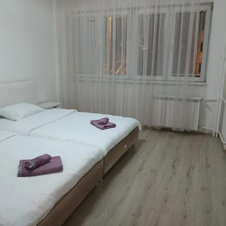 Lovely Square Purple Velvet 43 Macedonia Stree Skopje