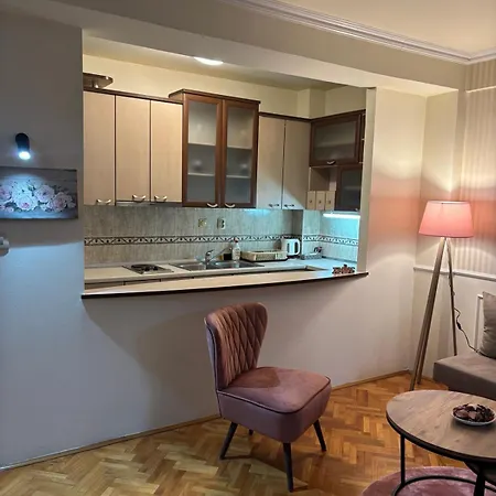 Apartment Lovely Square Purple Velvet 43 Macedonia Stree *