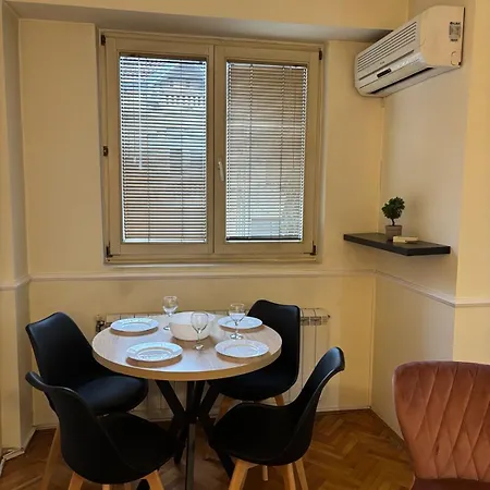 Apartment Lovely Square Purple Velvet 43 Macedonia Stree *