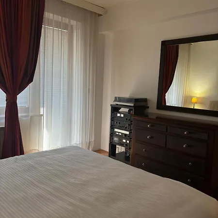 Apartamento Lovely Square Purple Velvet 43 Macedonia Stree