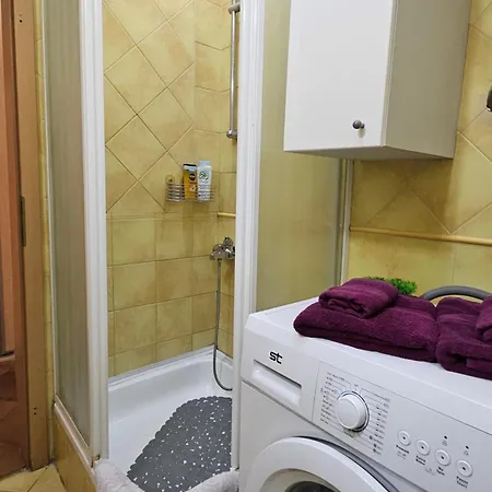 Lovely Square Purple Velvet 43 Macedonia Stree سكوبجي