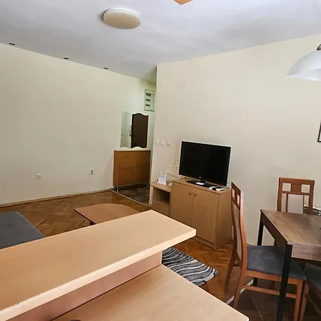 Apartment Lovely Square Purple Velvet 43 Macedonia Stree *