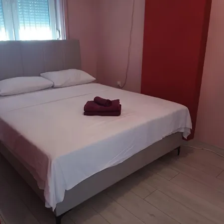 Lovely Square Purple Velvet 43 Macedonia Stree Apartment *