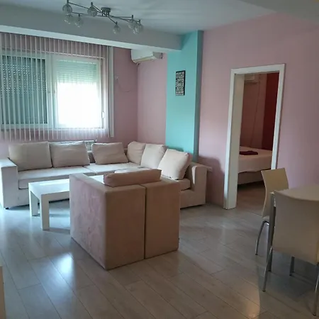 Lovely Square Purple Velvet 43 Macedonia Stree 公寓 斯科普里