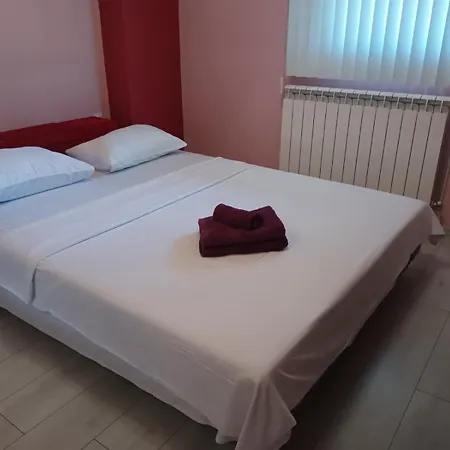Apartment Lovely Square Purple Velvet 43 Macedonia Stree Skopje
