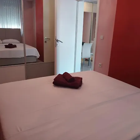 Lovely Square Purple Velvet 43 Macedonia Stree Skopje