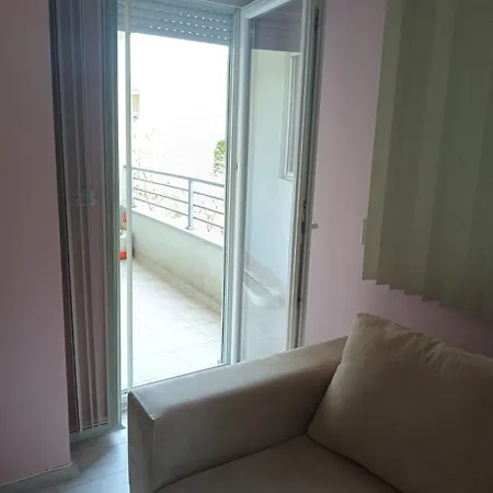 Lovely Square Purple Velvet 43 Macedonia Stree Apartment