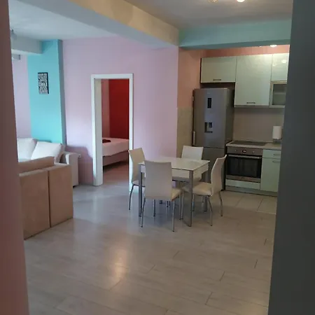 Apartment Lovely Square Purple Velvet 43 Macedonia Stree