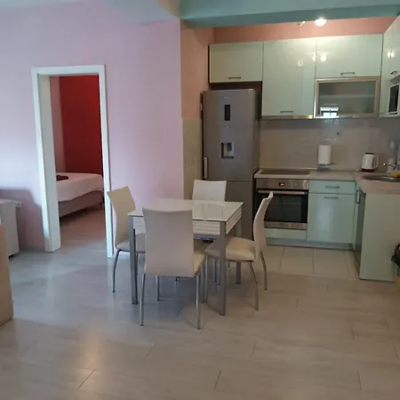 Apartment Lovely Square Purple Velvet 43 Macedonia Stree *