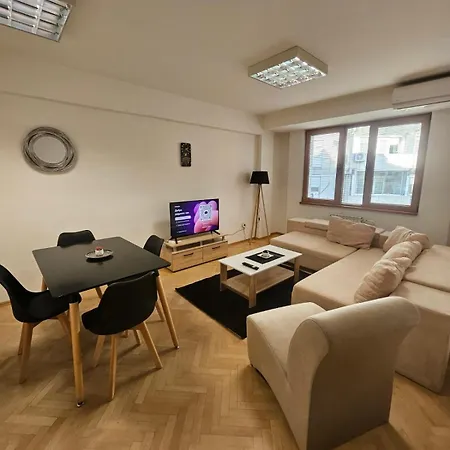 Lovely Square Purple Velvet 43 Macedonia Stree Apartment Skopje