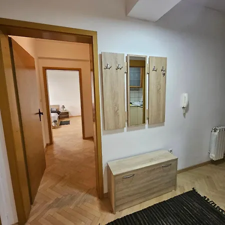 Appartement Lovely Square Purple Velvet 43 Macedonia Stree *