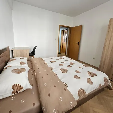 Appartement Lovely Square Purple Velvet 43 Macedonia Stree Skopje