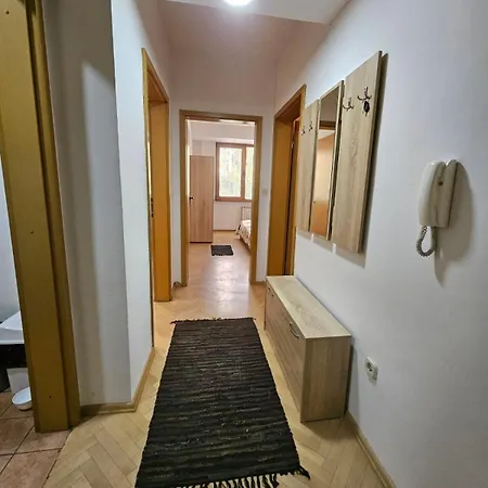 公寓 Lovely Square Purple Velvet 43 Macedonia Stree 斯科普里