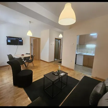 Lovely Square Purple Velvet 43 Macedonia Stree Апартаменти *