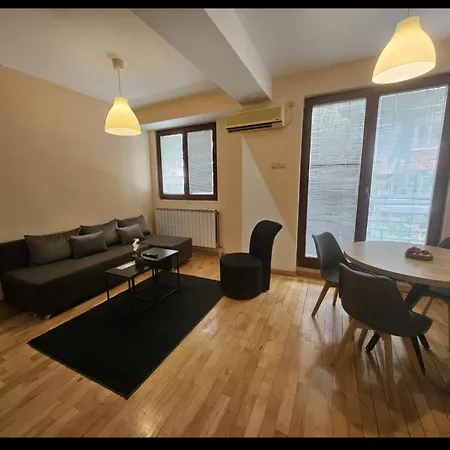 Lovely Square Purple Velvet 43 Macedonia Stree Апартаменти Скоп'є