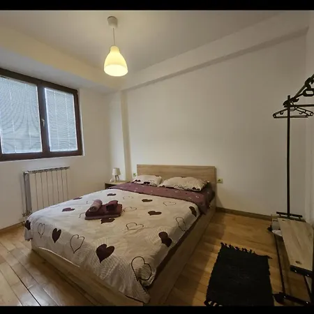 Апартаменти Lovely Square Purple Velvet 43 Macedonia Stree *
