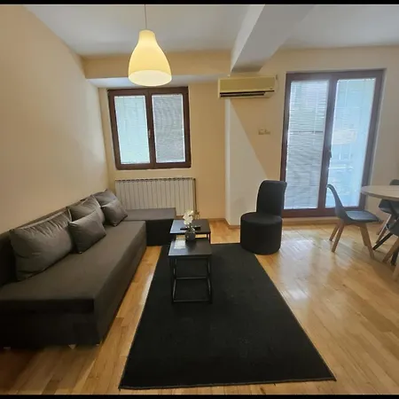 Lovely Square Purple Velvet 43 Macedonia Stree Апартаменти
