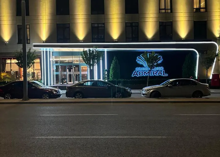 Apartment Lovely Square Purple Velvet 43 Macedonia Stree *