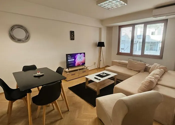 Lovely Square Purple Velvet 43 Macedonia Stree Apartment Skopje